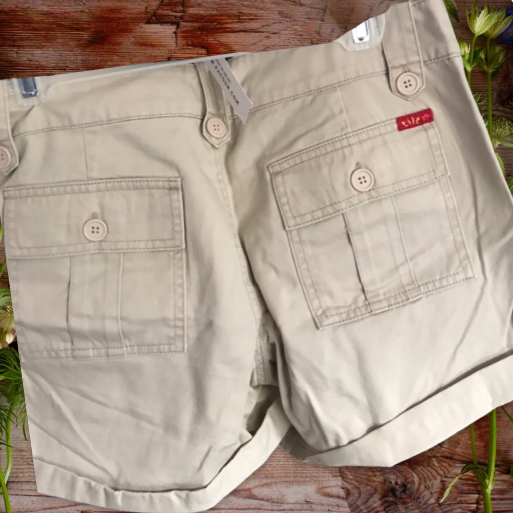 PACIFIC SUNWEAR NWT🌸 Really cute Off white shorts